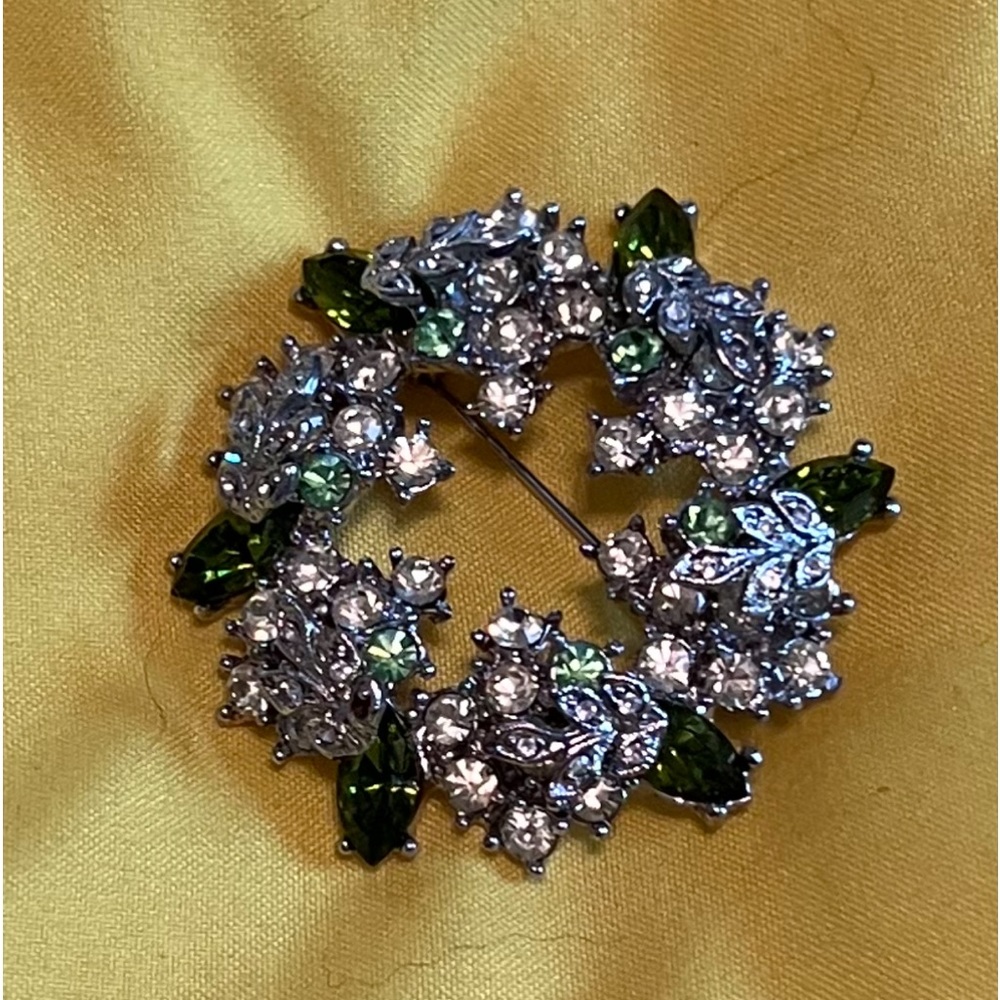 Green & crystal pendant